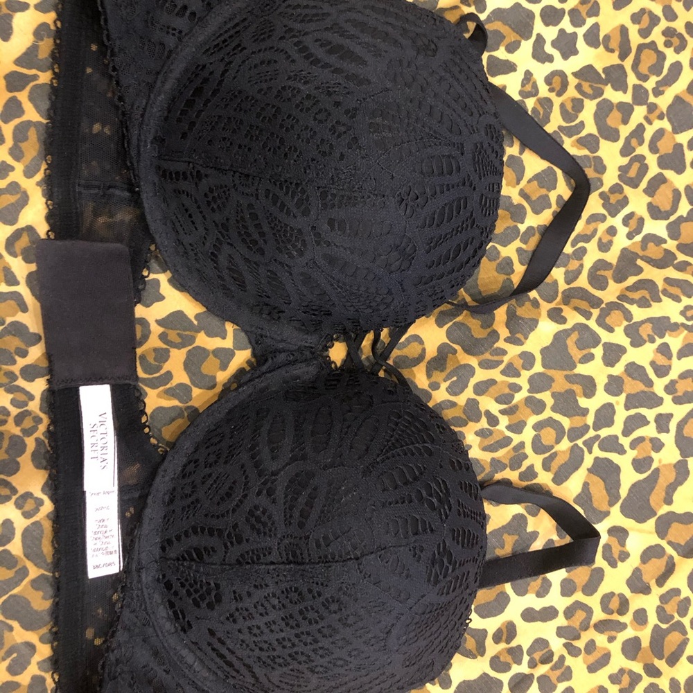 Victoria Secret dream angels bra size 38C.